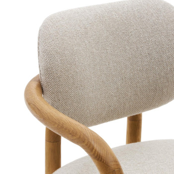Chaise Melqui beige en chêne massif avec finition naturelle