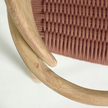 Chaise Nina en bois d'acacia massif et corde, en acacia couleur terre cuite et corde