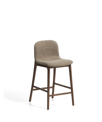 Tabouret Elnor en chenille marron avec pieds en chêne massif finition noyer, 65 cm