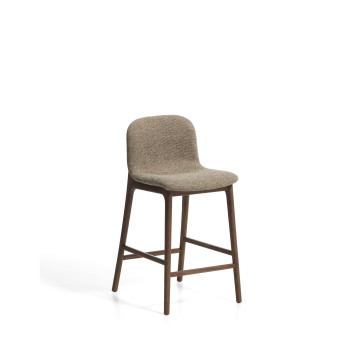 Tabouret Elnor en chenille marron avec pieds en chêne massif finition noyer, 65 cm