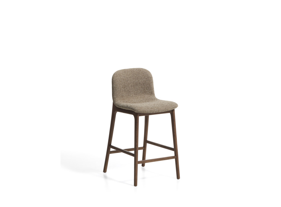 Tabouret Elnor en chenille marron avec pieds en chêne massif finition noyer, 65 cm