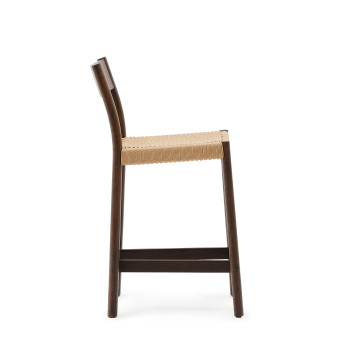 Tabouret Yalia avec dossier en chêne massif finition noyer et assise en corde 100% FSC de 65 cm