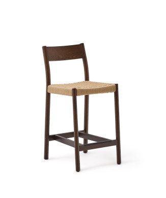 Tabouret Yalia avec dossier en chêne massif finition noyer et assise en corde 100% FSC de 65 cm