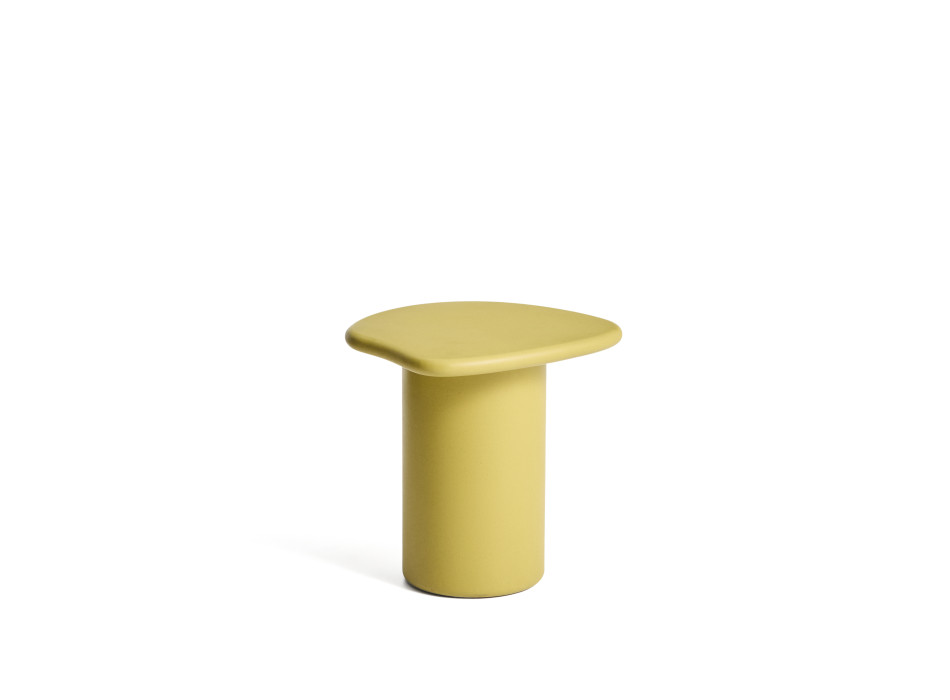 Table d'appoint en béton couleur moutarde Macarella, 48 x 47 cm