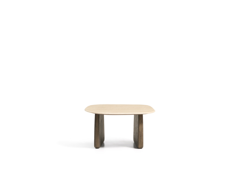 Table basse Pirita en travertin beige et pieds en chêne massif avec finition