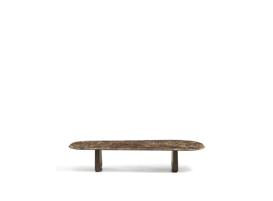 Table basse Pirita en marbre brun et pieds en chêne massif avec finition